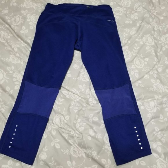 Nike Dri-Fit Capri leggings - Small - 20" inseam - Picture 6 of 10